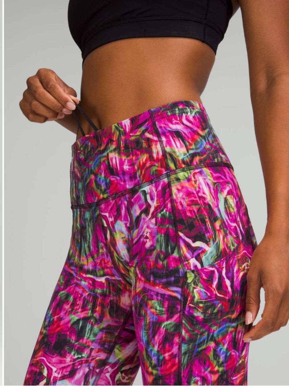 Lululemon Fast and Free High-Rise Crop 23"
Hyper Flow Pink Multi